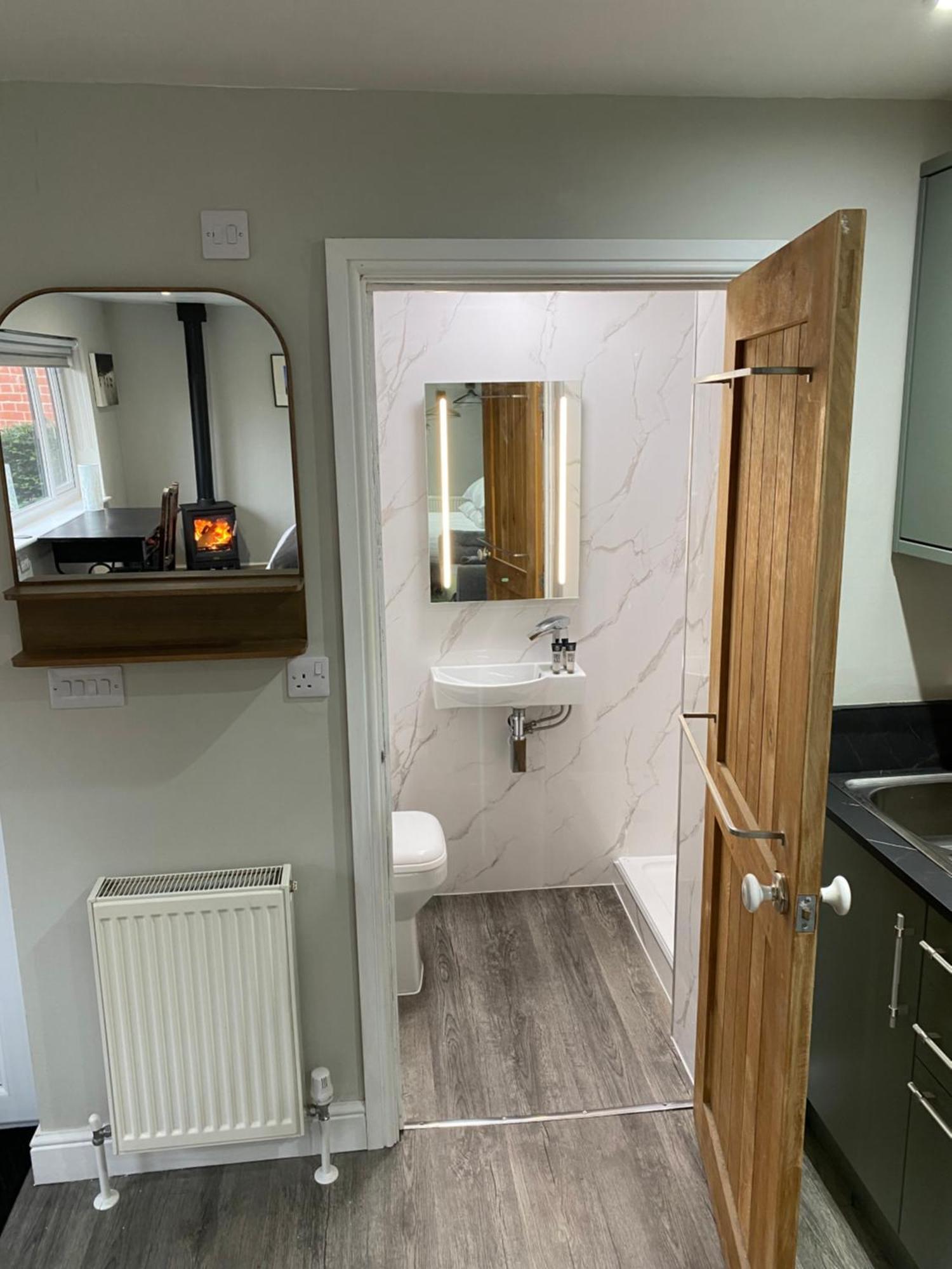 Spalding - Self Contained Studio Double - An Extra Single Bed Can Be Provided 外观 照片