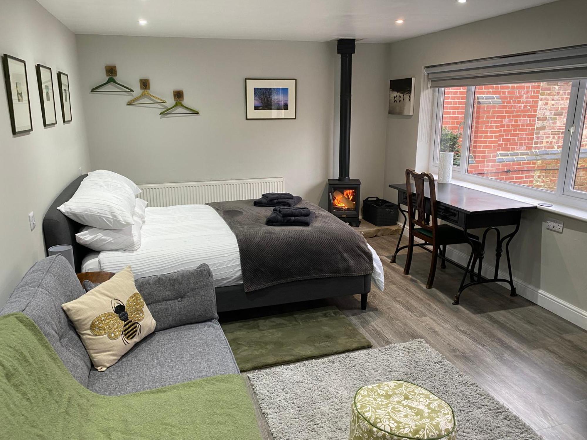 Spalding - Self Contained Studio Double - An Extra Single Bed Can Be Provided 外观 照片