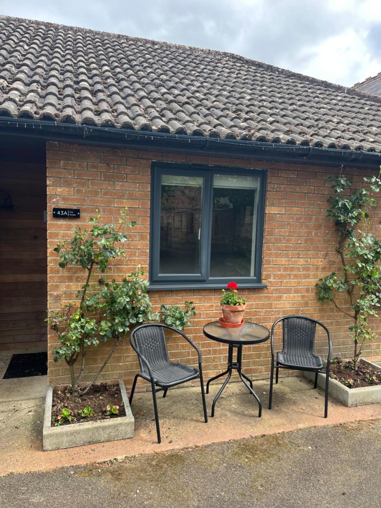 Spalding - Self Contained Studio Double - An Extra Single Bed Can Be Provided 外观 照片
